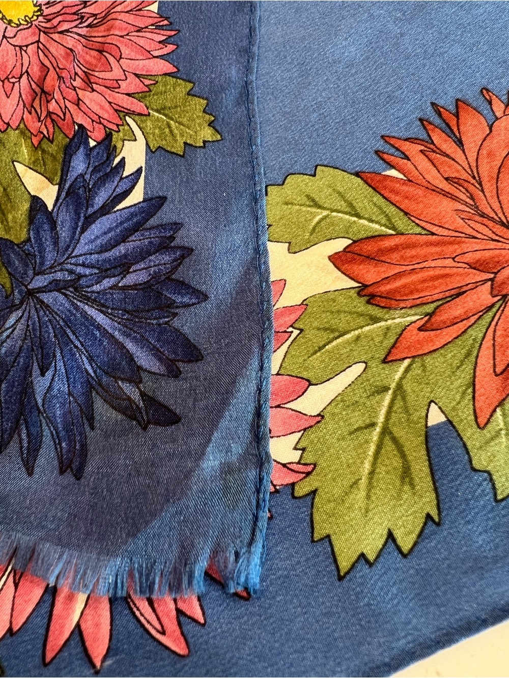 Vintage Oscar de la Renta Silk Floral Oblong Scarf Made in Japan Signed - Picture 5 of 9
